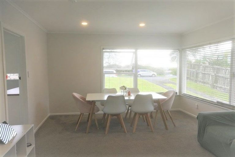 Photo of property in 1/24 Knights Road, Rothesay Bay, Auckland, 0630