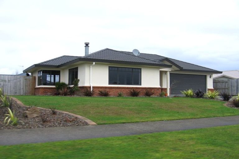 Photo of property in 24 Fernlea Avenue, Kelvin Grove, Palmerston North, 4414