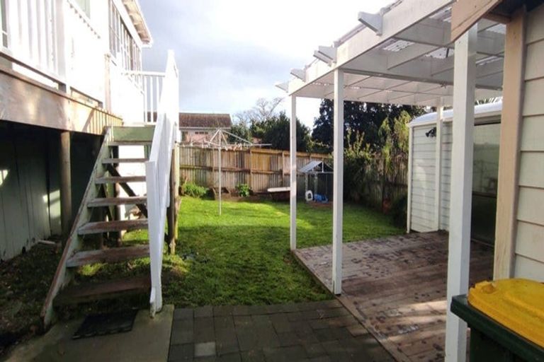 Photo of property in 15 Peverill Crescent, Papatoetoe, Auckland, 2025