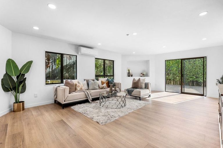 Photo of property in 2/19 Rodney Road, Northcote Point, Auckland, 0627