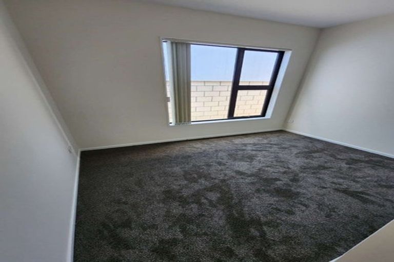 Photo of property in 45b Greenvalley Rise, Glenfield, Auckland, 0629