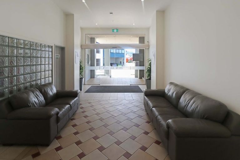 Photo of property in Stadium Garden Flats, 209/107 Thorndon Quay, Pipitea, Wellington, 6011