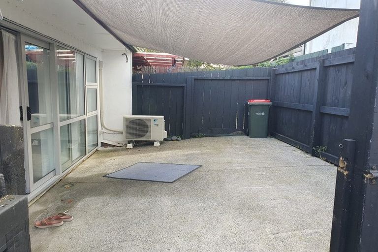 Photo of property in 2/5 Oates Road, Glen Eden, Auckland, 0602