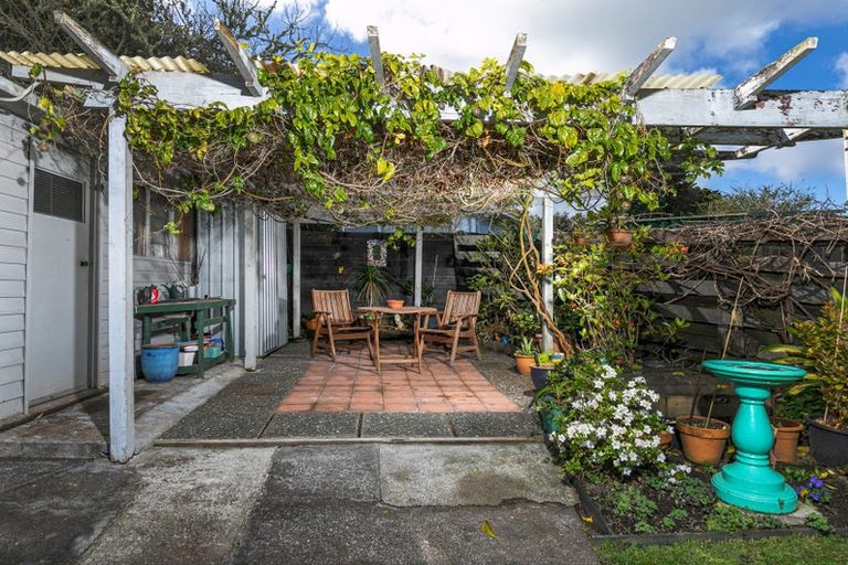 Photo of property in 36 Chilcott Road, Henderson, Auckland, 0612