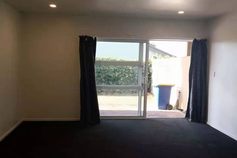 Photo of property in 2/4313 Great North Road, Glendene, Auckland, 0602