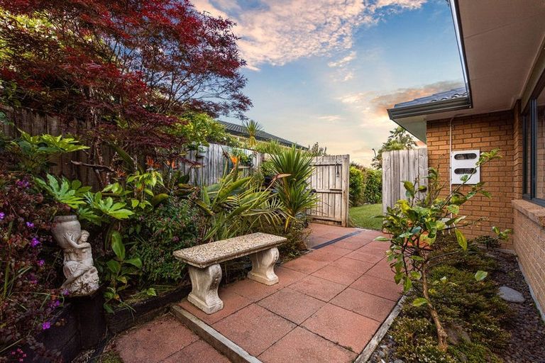 Photo of property in 1 Astor Place, Orewa, 0931