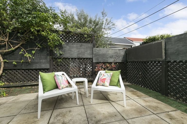 Photo of property in 96 Elizabeth Street, Mount Victoria, Wellington, 6011