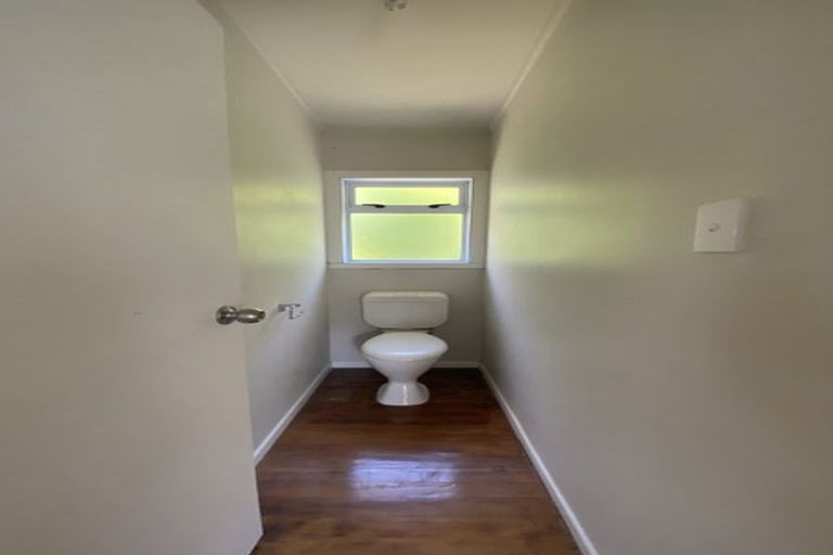 Photo of property in 70 Eskdale Road, Birkdale, Auckland, 0626