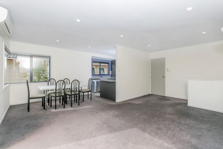 Photo of property in 1/52 Agincourt Street, Glenfield, Auckland, 0629