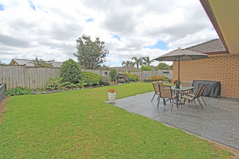Photo of property in 15 Greta Banks Place, Wattle Downs, Auckland, 2103