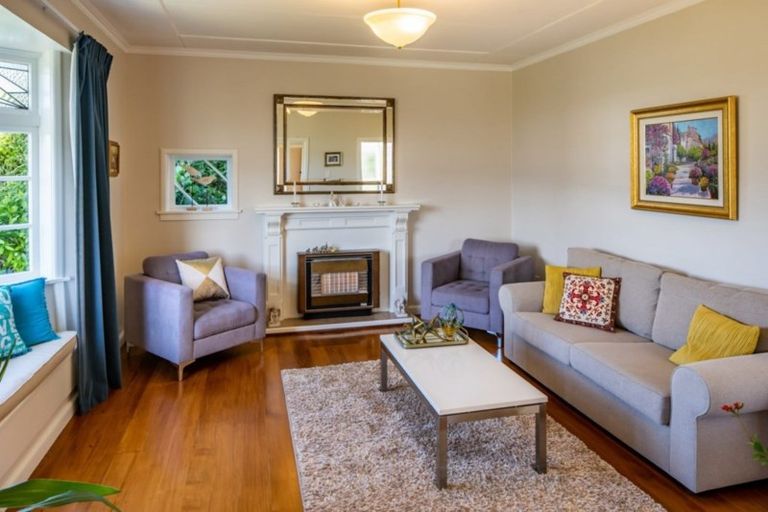 Photo of property in 15 Harbour View Road, Harbour View, Lower Hutt, 5010