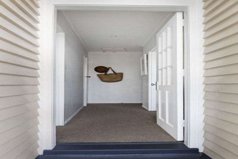 Photo of property in 1/45 Seine Road, Forrest Hill, Auckland, 0620