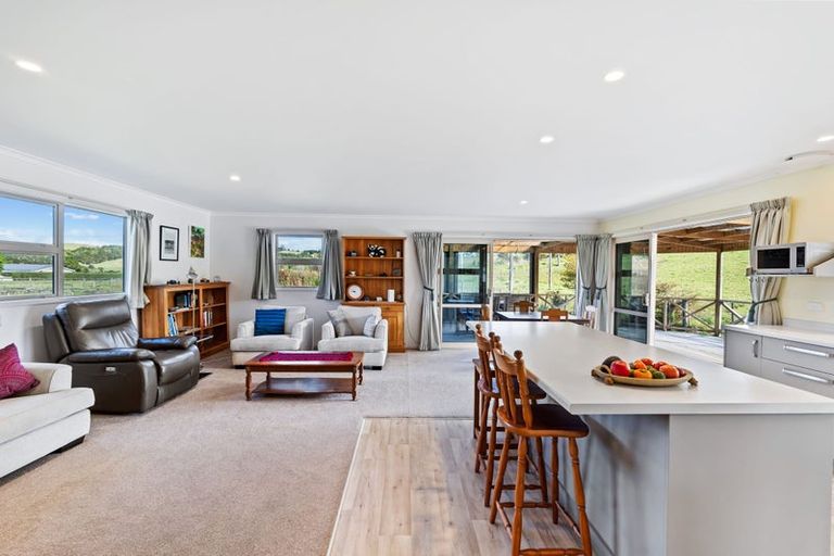 Photo of property in 46 Franklin Road, Paparoa, 0571