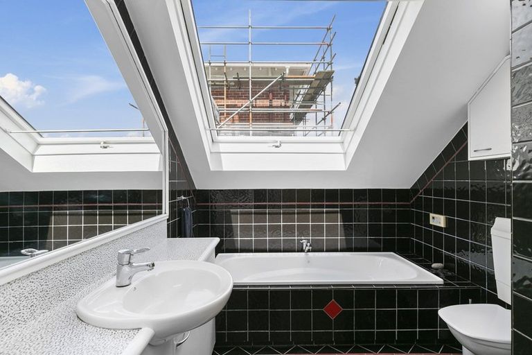 Photo of property in 1 Duke Street, Mount Victoria, Wellington, 6011