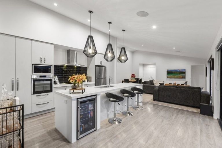 Photo of property in 76 Puhirake Crescent, Pyes Pa, Tauranga, 3112