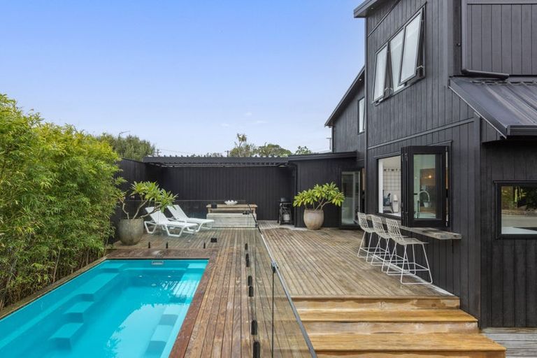 Photo of property in 2/9 Tainui Street, Torbay, Auckland, 0630