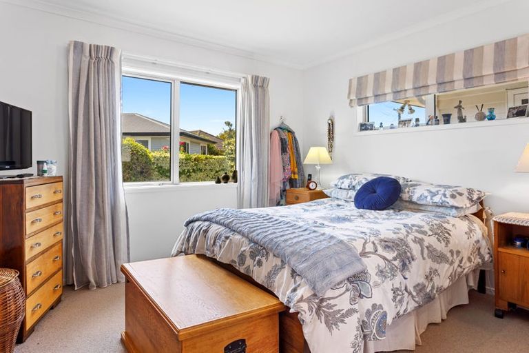 Photo of property in 21 Bideford Place, Dallington, Christchurch, 8061