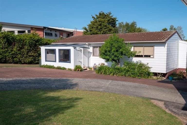 Photo of property in 17 School Road, Riverhead, 0820