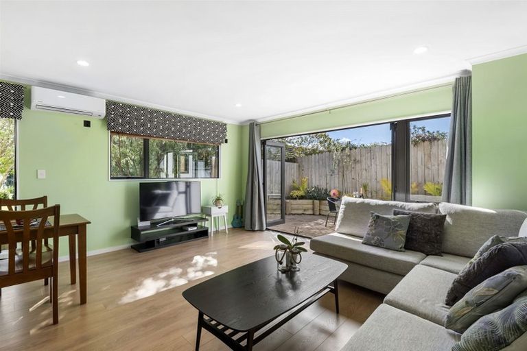 Photo of property in 6/102 Greenhithe Road, Greenhithe, Auckland, 0632