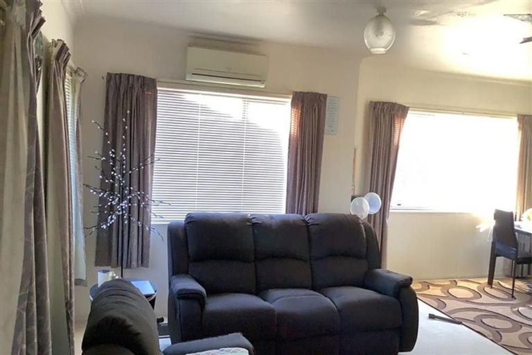 Photo of property in 2/17 Youngs Road, Papakura, 2110