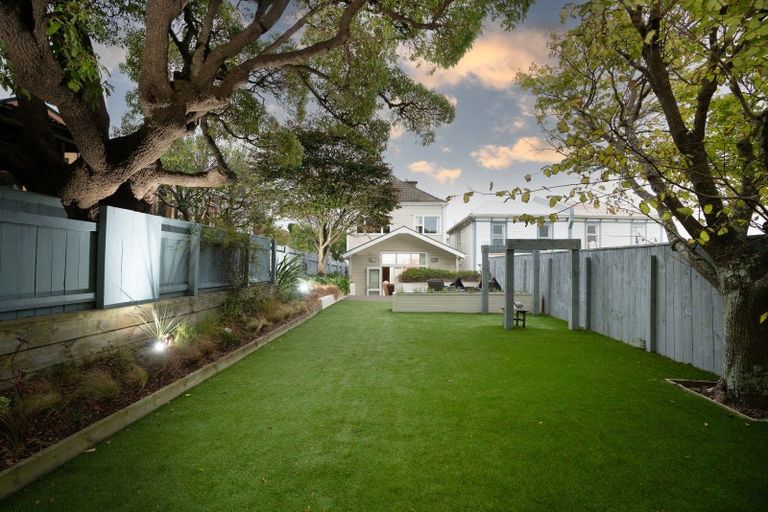 Photo of property in 23 Naughton Terrace, Kilbirnie, Wellington, 6022