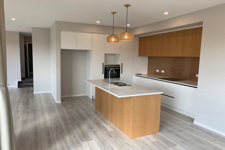 Photo of property in 16 Springhill Lane, Sunnyvale, Auckland, 0612