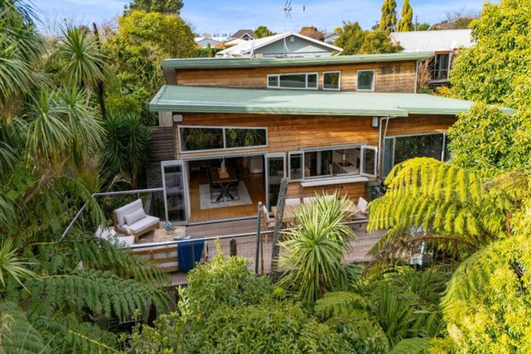 Photo of property in 12 Leatham Avenue, Strandon, New Plymouth, 4312