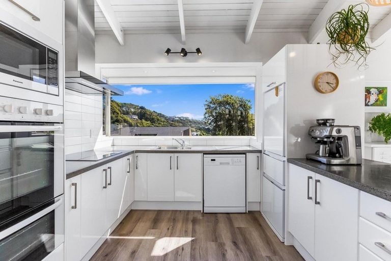 Photo of property in 8 The Crowsnest, Whitby, Porirua, 5024