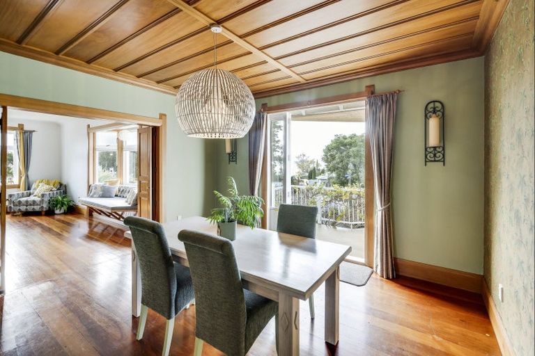 Photo of property in 1 Lambton Road, Hospital Hill, Napier, 4110