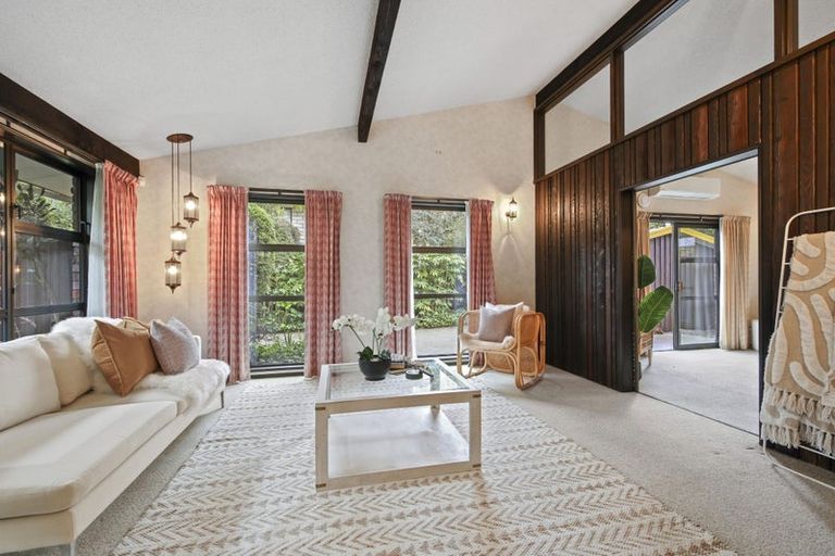 Photo of property in 18 Hawkswood Place, Avonhead, Christchurch, 8042