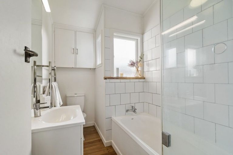 Photo of property in 1/14 Montgomery Avenue, Belmont, Auckland, 0622