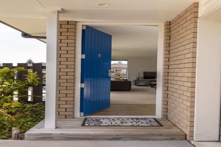 Photo of property in 28a Elizabeth Street, Orewa, 0931