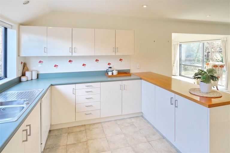 Photo of property in 6b Bradshaw Terrace, Riccarton, Christchurch, 8011