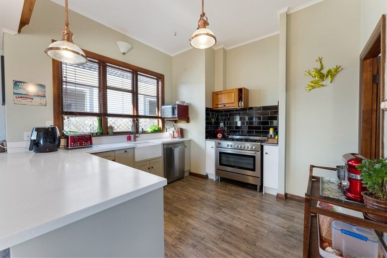 Photo of property in 228 Devon Street West, New Plymouth, 4310