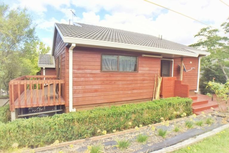 Photo of property in 4 Oystergrove Road, West Harbour, Auckland, 0618