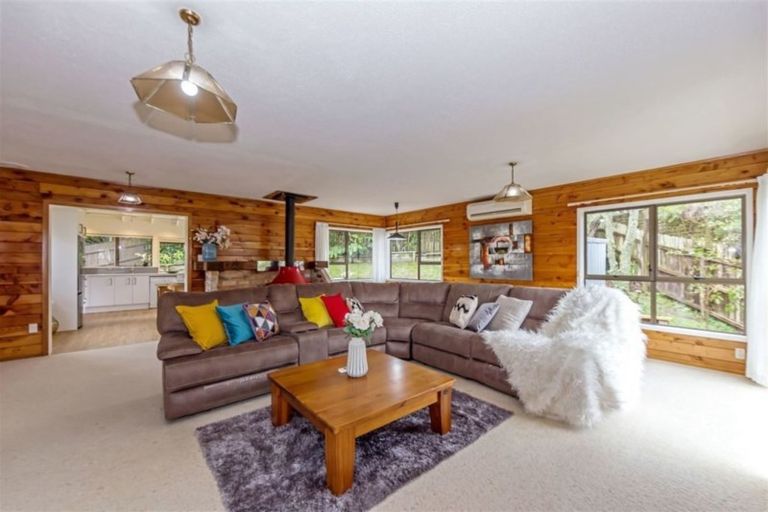 Photo of property in 33 John Downs Drive, Browns Bay, Auckland, 0630