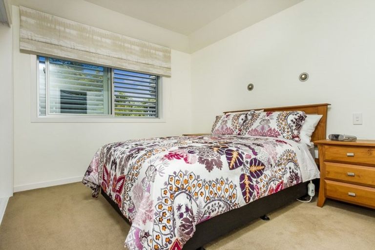 Photo of property in 8 Sylvan Park Avenue, Milford, Auckland, 0620