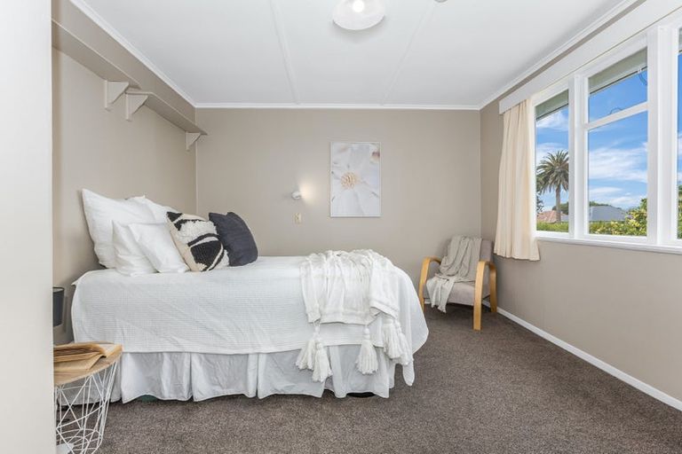 Photo of property in 15 Kapiti Crescent, Titahi Bay, Porirua, 5022