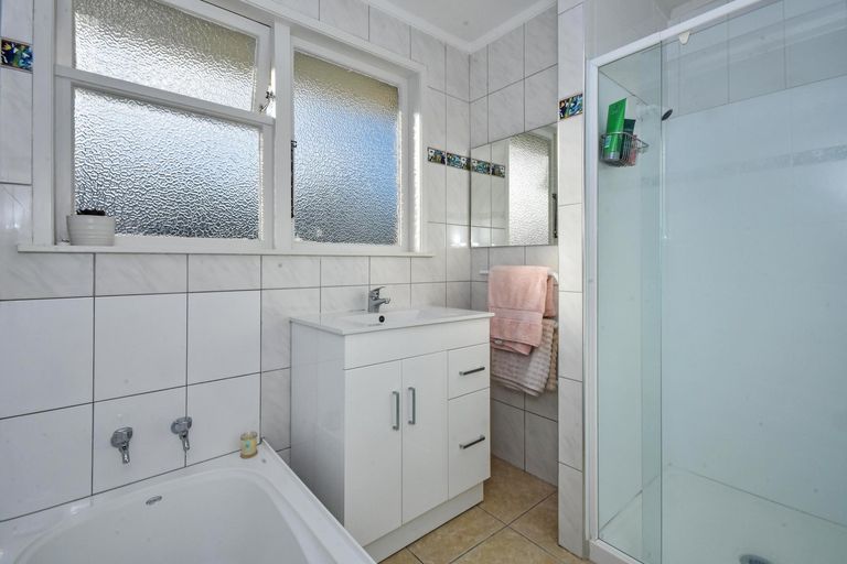 Photo of property in 12 Crampton Place, Manurewa, Auckland, 2102