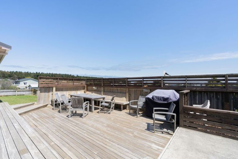 Photo of property in 4 Arataki Grove, Waitarere Beach, Levin, 5510