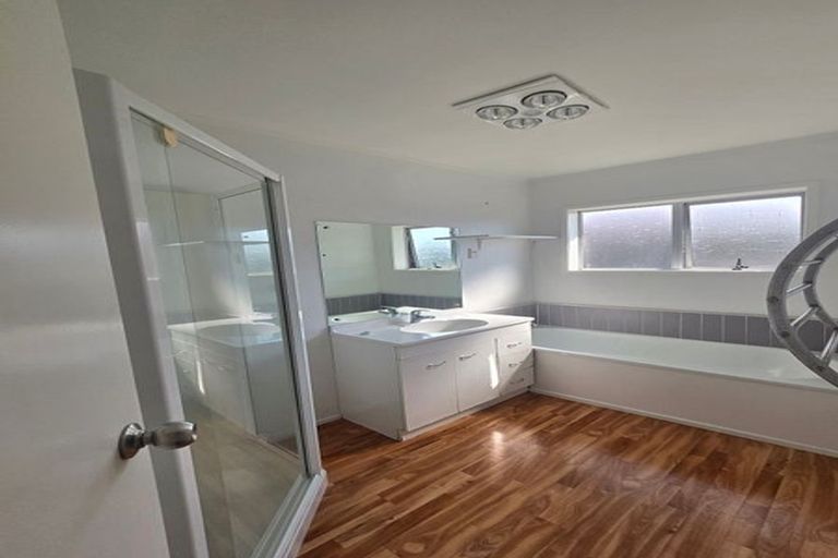 Photo of property in 1/38 Dalwhinnie Parade, Highland Park, Auckland, 2010