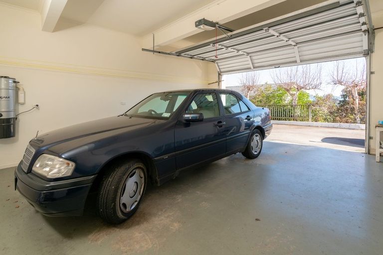 Photo of property in 105 Winara Avenue, Waikanae, 5036