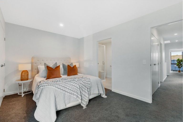 Photo of property in 8 Mcgibbon Lane, Jacks Point, 9371