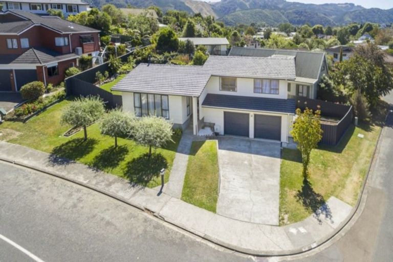 Photo of property in 7 Tapestry Grove, Silverstream, Upper Hutt, 5019