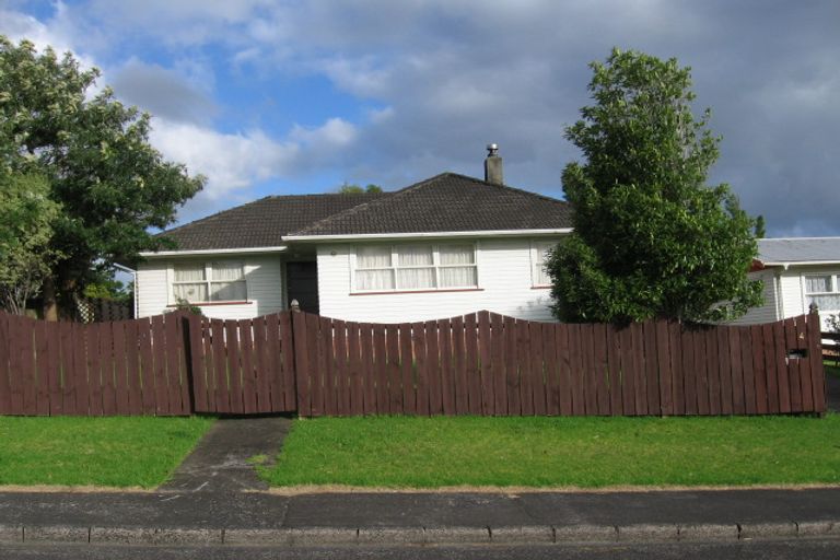 Photo of property in 4 Thomas Rea Place, Te Atatu South, Auckland, 0610