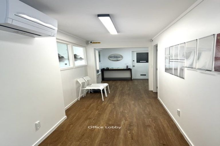 Photo of property in 35 Montgomery Avenue, Rothesay Bay, Auckland, 0630