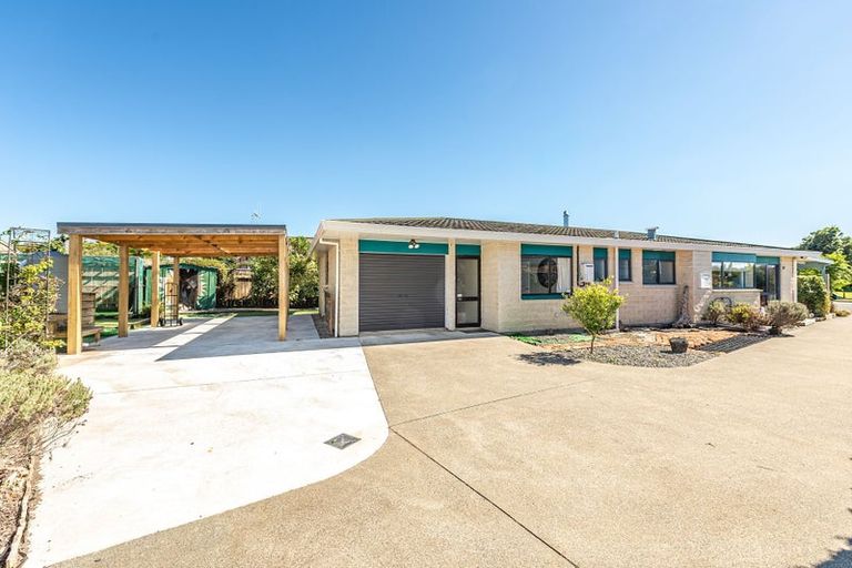 Photo of property in 11 Poutama Place, Tawhero, Whanganui, 4501