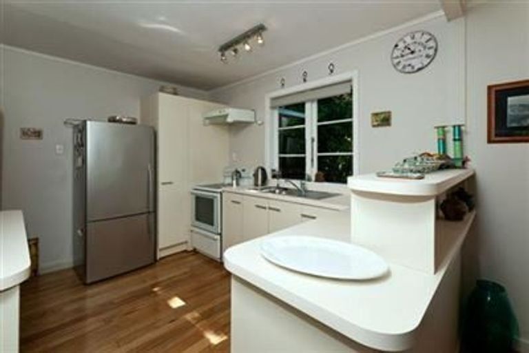 Photo of property in 1/29 View Road, Campbells Bay, Auckland, 0630