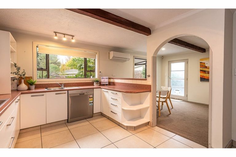 Photo of property in 405 Avonhead Road, Avonhead, Christchurch, 8042