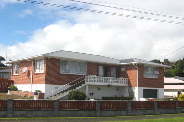 Photo of property in 6 Rospeath Crescent, Spotswood, New Plymouth, 4310